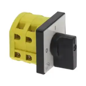 Interruptor tetrapolar negro de 16 amperios para la estiradora de masa y el horno de pizza de Pizza Group.